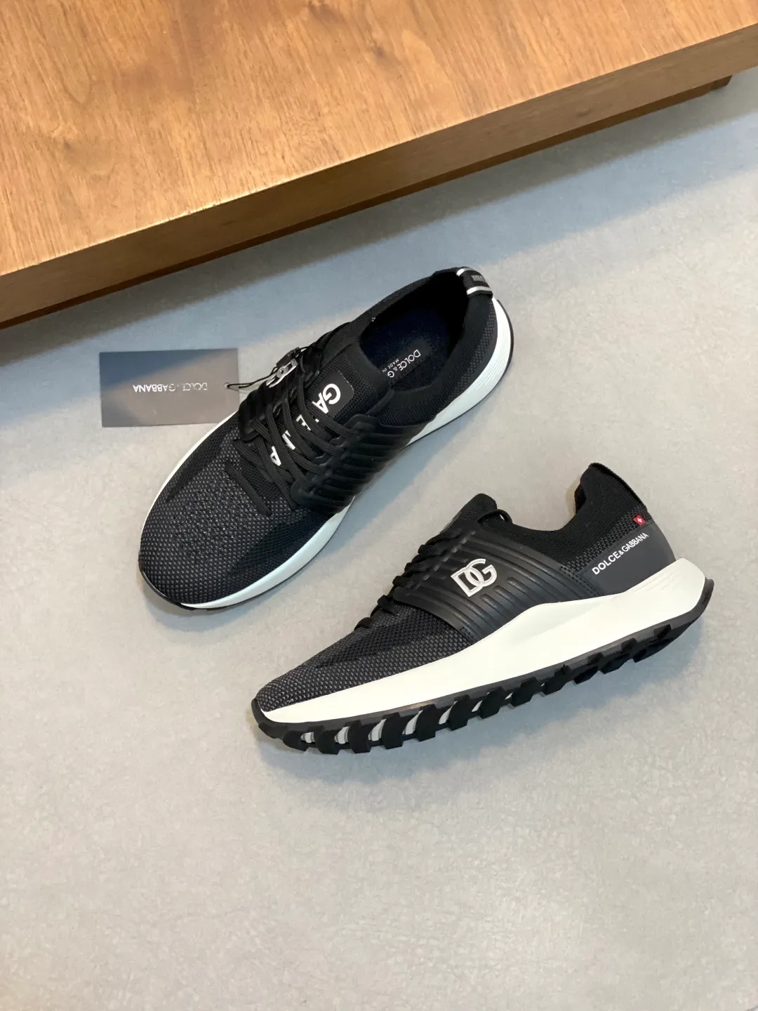 Men's Men's Shoes 💰700••New arrivals••Dolce&Gabbana••DG✔️High-end men's sports•casual shoes. Original goods from top counters. Original imported cowhide, multi-material splicing design ➕Imported cowhide lining, cowhide feet ➕Original TPR elastic outsole.  Size: 39-44 (38, 45 customized)